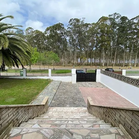 La Casina De Rodiles בית נופש *